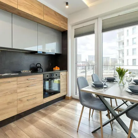 Rakoczego Modern Parking By Renters *