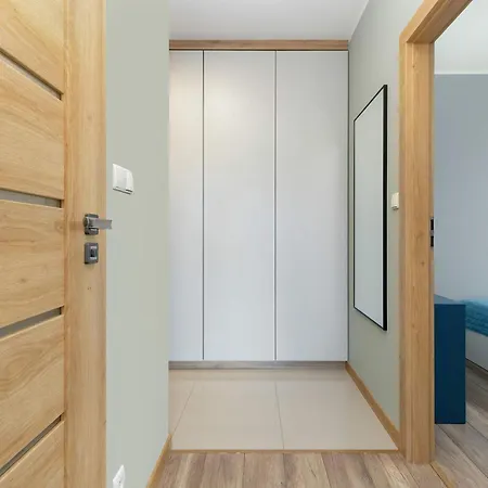 Rakoczego Modern Parking By Renters